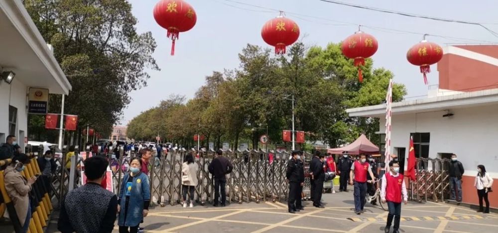 实拍益阳箴言中学开学!