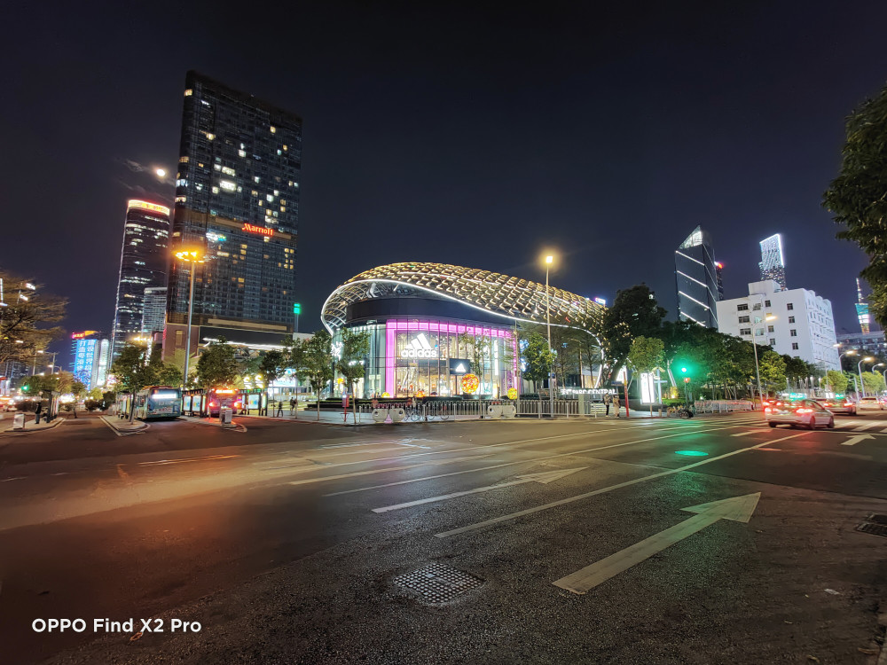 同一场景拍了白天跟夜景的照片,你们觉得两款手机的拍照能力谁更好呢?