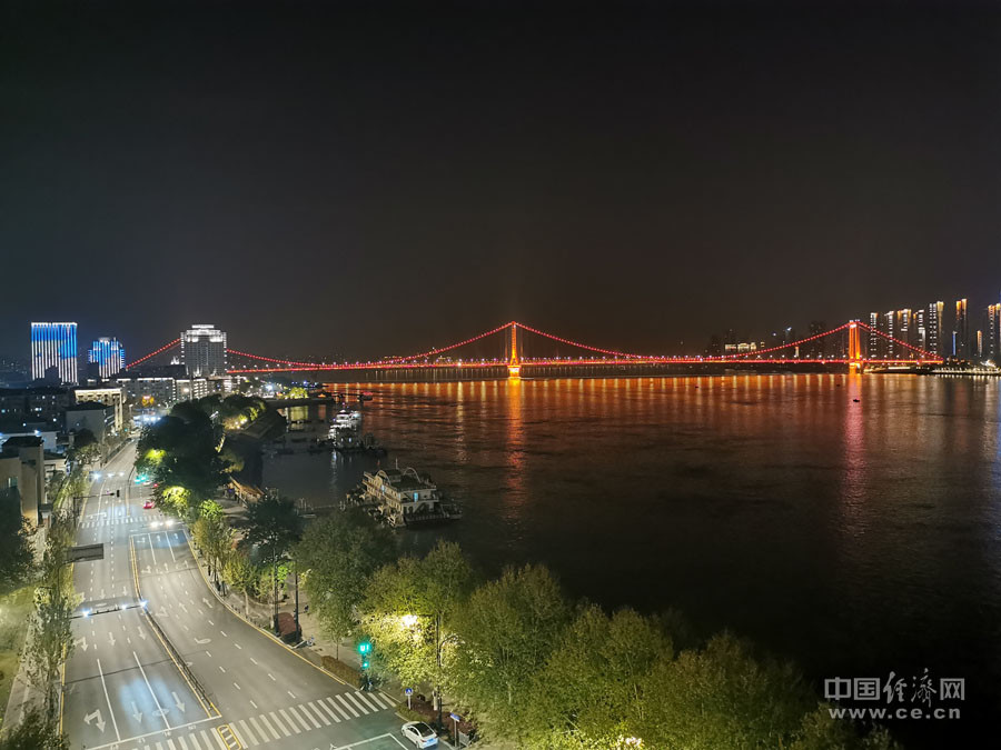 武汉长江大桥赏夜景
