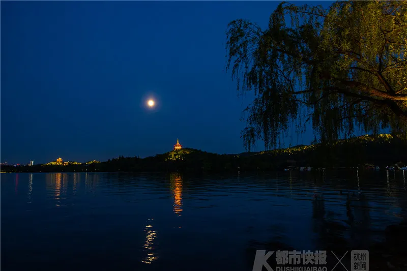 西湖边架起"长枪短炮",就为了今晚!"超级月亮"现身赶快抬头看