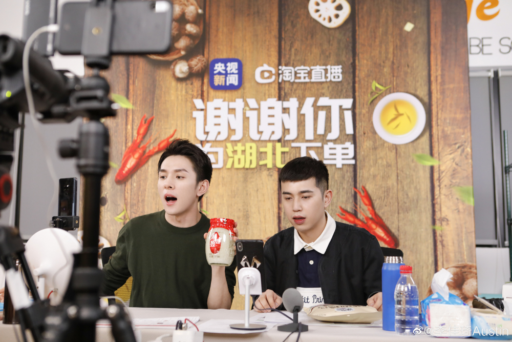 网红主播李佳琦首次登上央视新闻联播,时长达一分钟,内容很正面