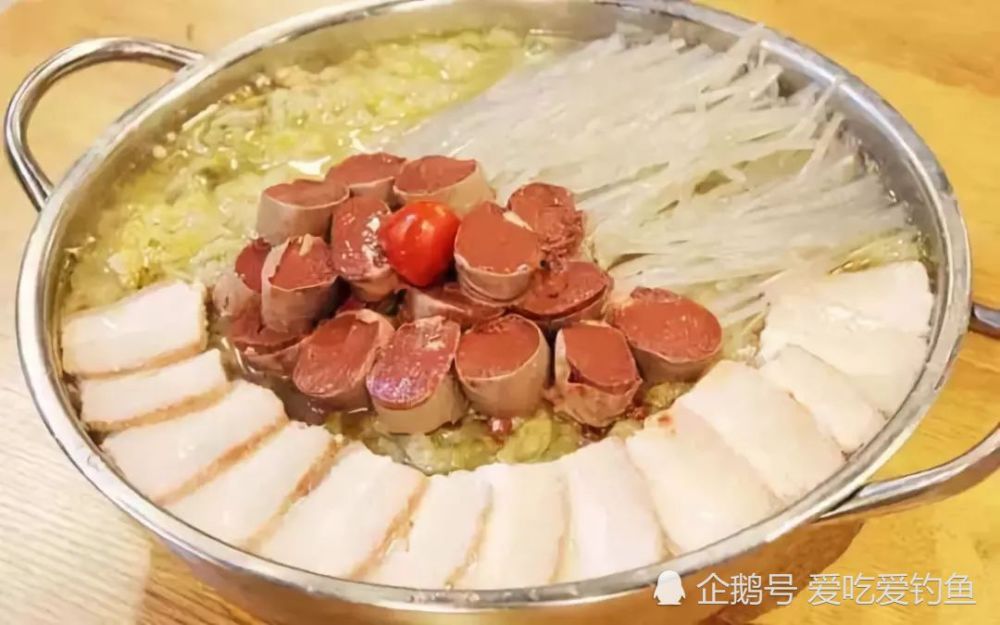 8,酸菜炖白肉血肠
