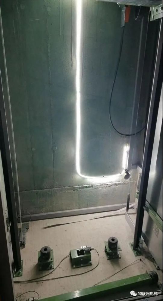 实拍:浅底坑,低顶层电梯!