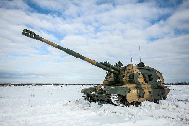 plz-45迎来"劲敌",俄向客户展示新型火炮,开拓国际市场