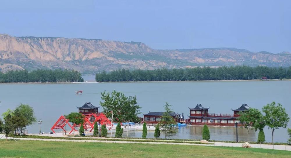 四月运城圣天湖牡丹园,遍地嫣红欲倾城