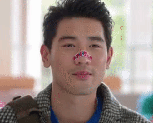 当然不是,她们只是很爱高以翔罢了.