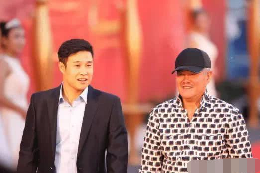 宋小宝自曝年轻时帅过蔡徐坤,本以为是自恋,18岁旧照曝光后我信