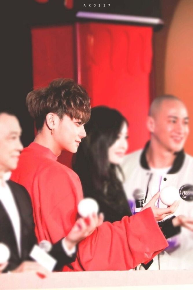 鹿晗黄子韬再度合体,担任《创造营2020》导师,你更喜欢谁?