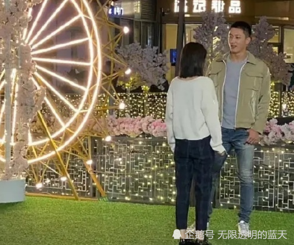 黄景瑜李沁新剧路透曝光,看到两人造型后,粉丝:翻拍乡村爱情吗