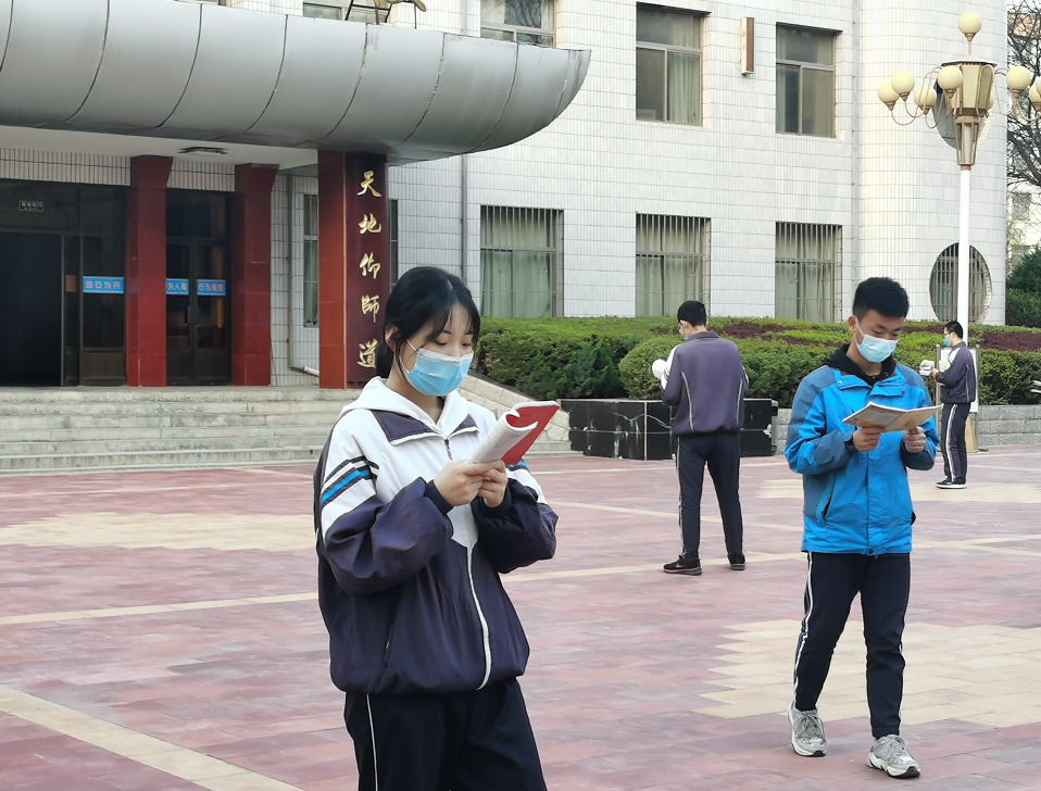 平凉二中高三学生今日正式开学