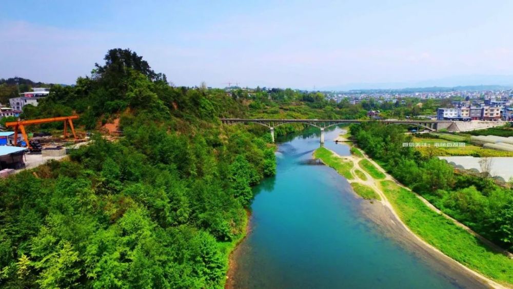 来凤与龙山第二道桥梁——龙凤大桥