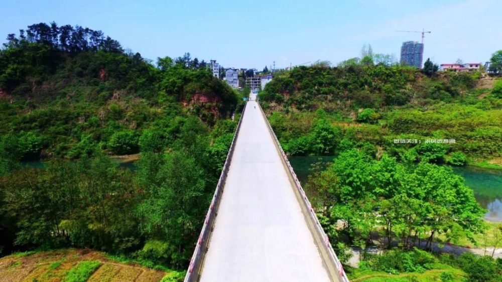来凤与龙山第二道桥梁——龙凤大桥