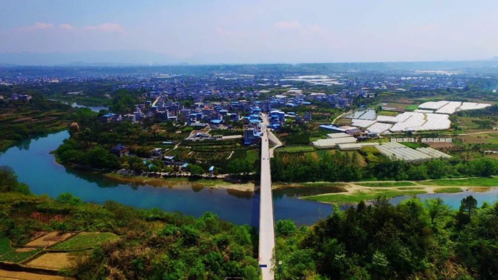 来凤与龙山第二道桥梁——龙凤大桥