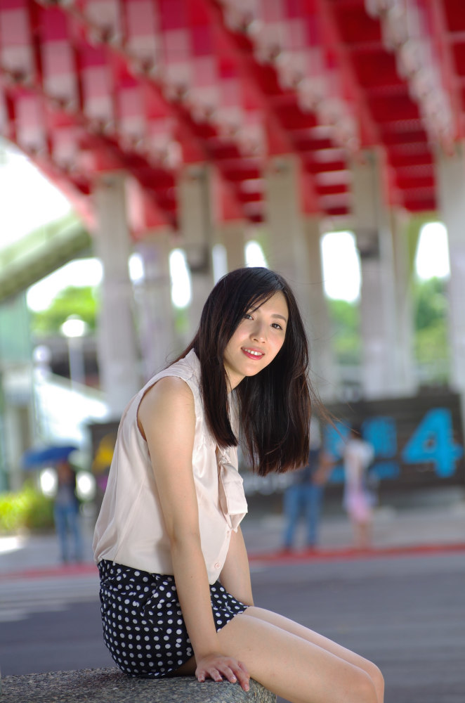靓丽女孩薇薇完美穿搭青春而有活力