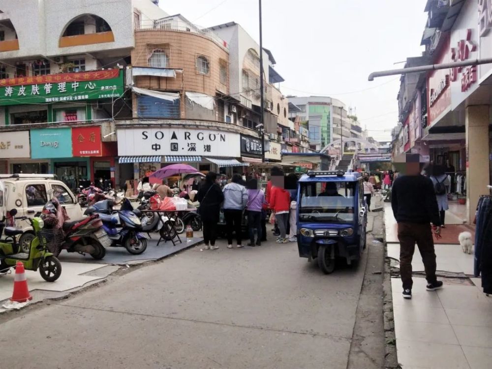 老河口市区这条路正在大修!路经此地,请绕道!