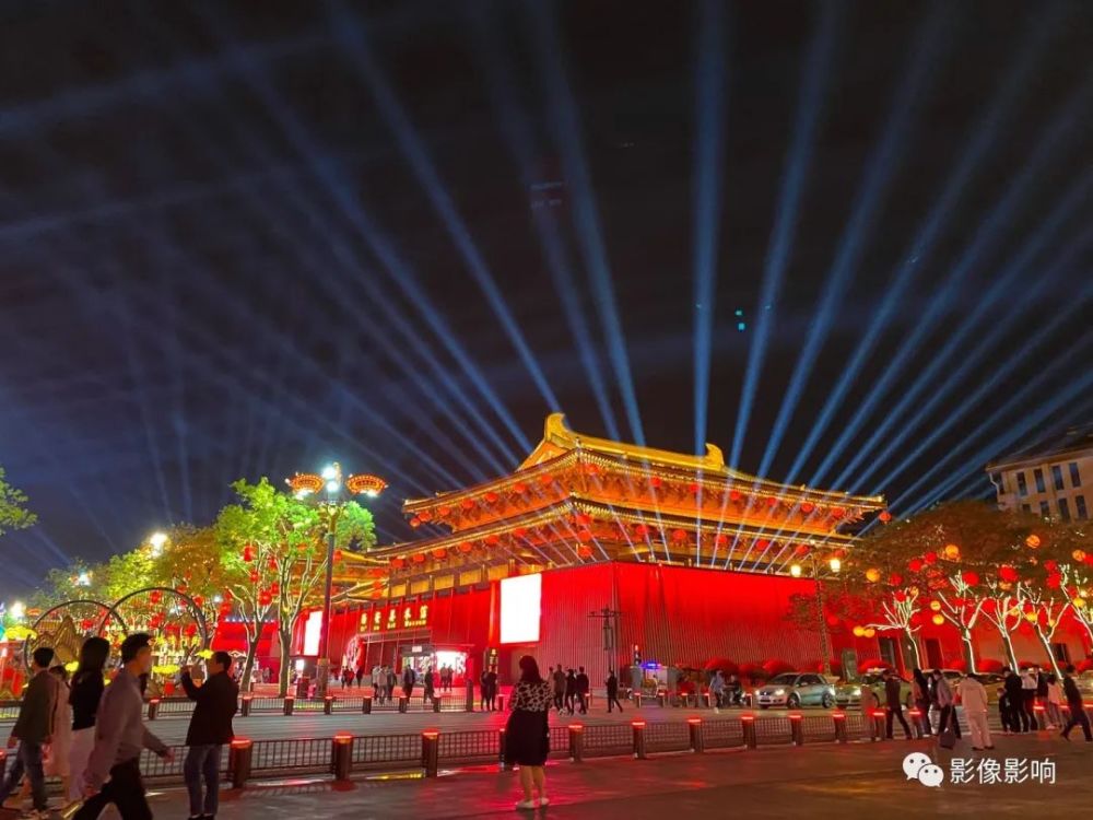 西安一场雷阵雨后 我拿着手机去了大唐不夜城