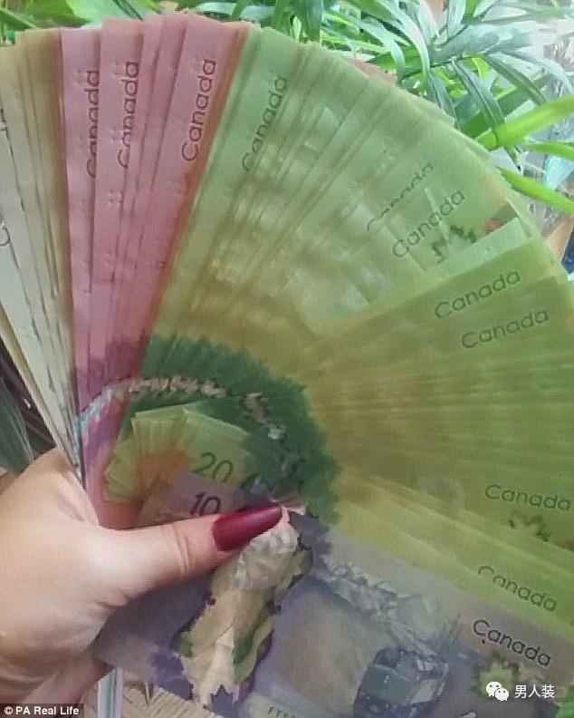 年轻女孩找干爹,见过男友帮着数钱只为买块表