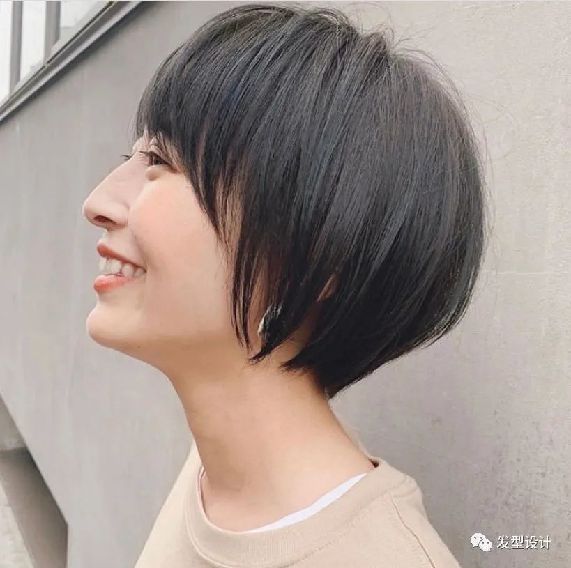 "挂耳式短发"