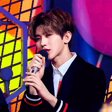 青春有你2,蔡徐坤,蔡pd,机场图,白色卫衣