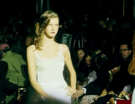 41岁妖孽超模养鸡种田,凭一张动图霸屏15年:原来这