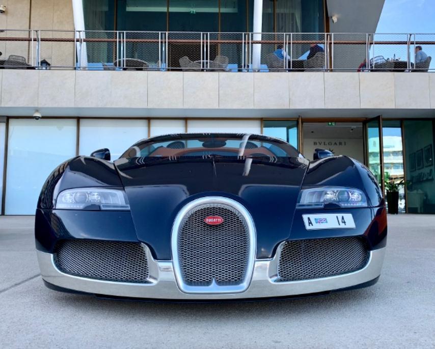 迪拜第一台布加迪威龙特别版,车牌价值700万,九年过去