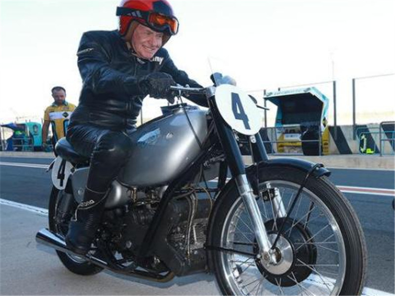 这款摩托车有一个特别厉害的称号,它号称为世界上最快的摩托车,不仅