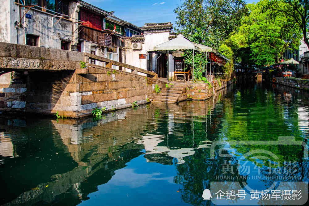 江苏水乡古镇被列为国家5a级景区,有座园林还被列为世界文化遗产