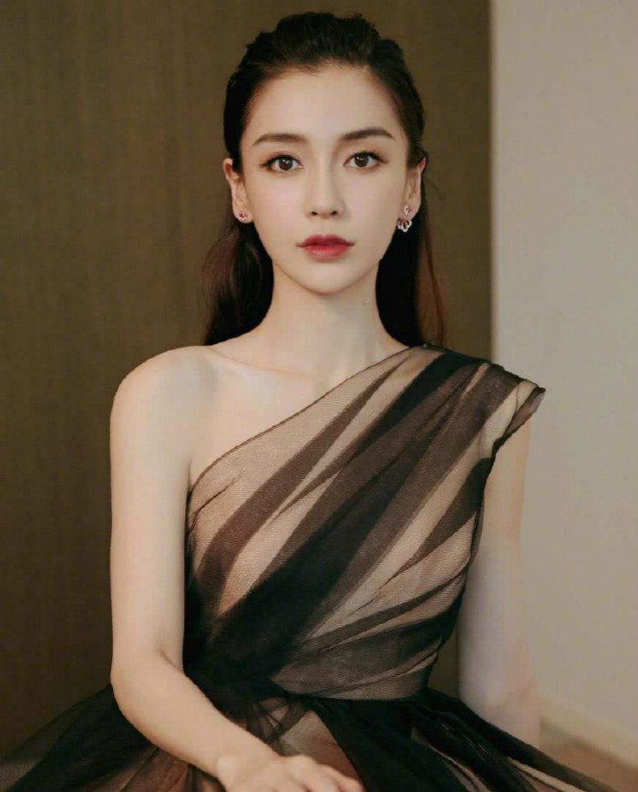 angelababy穿旗袍秀舞姿,演技吊打王丽坤,力破"抠图女王"标签