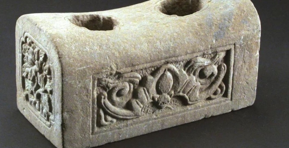 古代枕头又硬又高,他们是怎样安然入睡的?