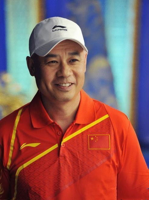 李宁,满头白发,秃头谢顶,陈永妍,身家百亿