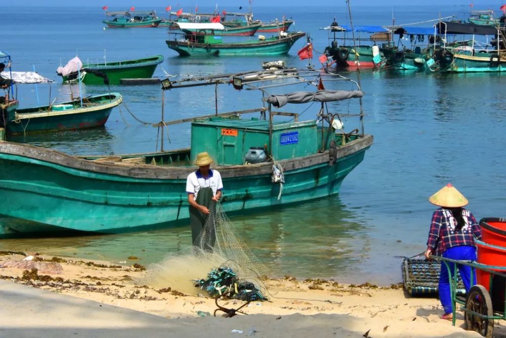 海南东极景心角;天然渔湾湖心村