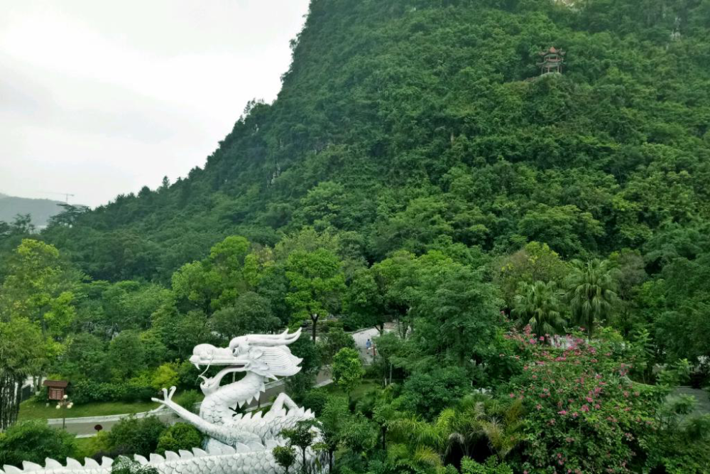 为国家4a旅游景区,宜州会仙山自唐代始即为游览胜地,历史悠久,风光秀