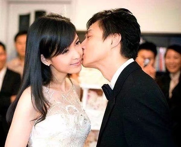 周慧敏老公被疑再出轨:为花心男人耗尽青春,不如及时止损转身离开