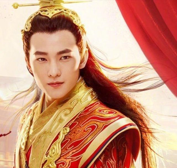 男星红衣古装造型:邓伦妖艳,任嘉伦帅气,只有他不堪入