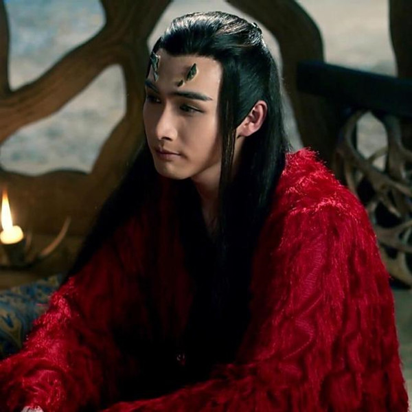 男星红衣古装造型:邓伦妖艳,任嘉伦帅气,只有他不堪入