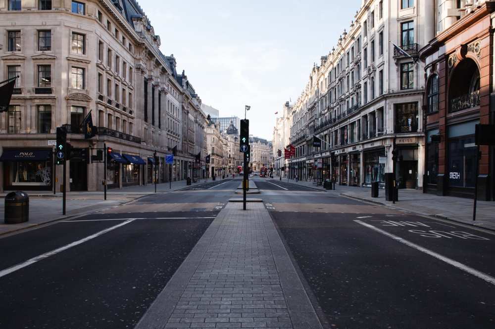英国伦敦的大街几乎空无一人