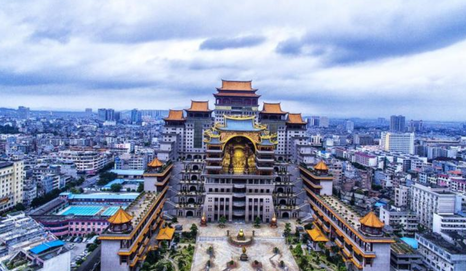 云天文化城,"玉林十景"之首,我国目前单