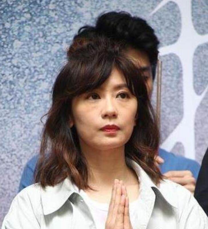 贾静雯新剧败好感,第一古装美女脸垮了,46岁就老态尽显