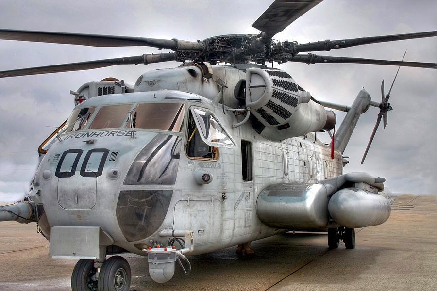 极尽工业之美的美国西科斯基ch-53"海上种马"直升机