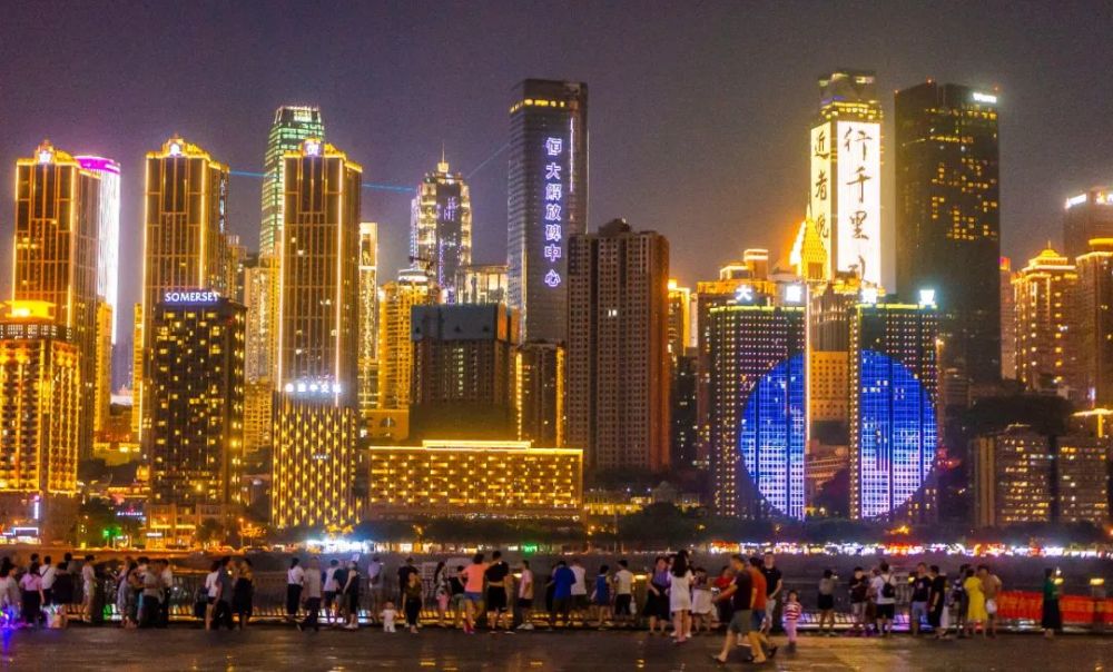 重庆"点亮"夜经济 建国际消费中心城市