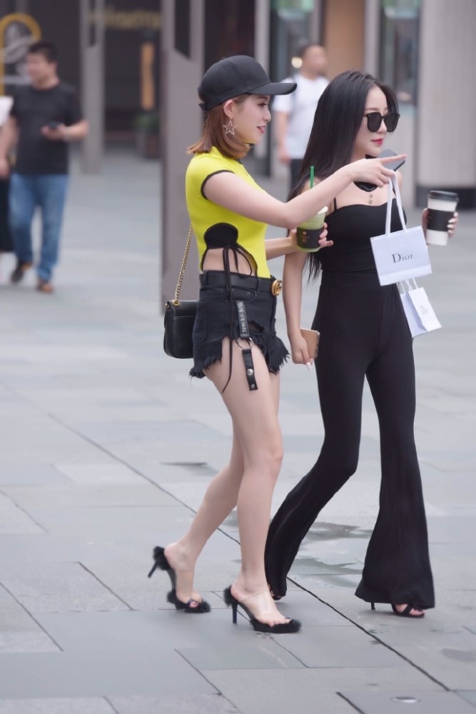 街拍系列:小仙女的高跟凉鞋