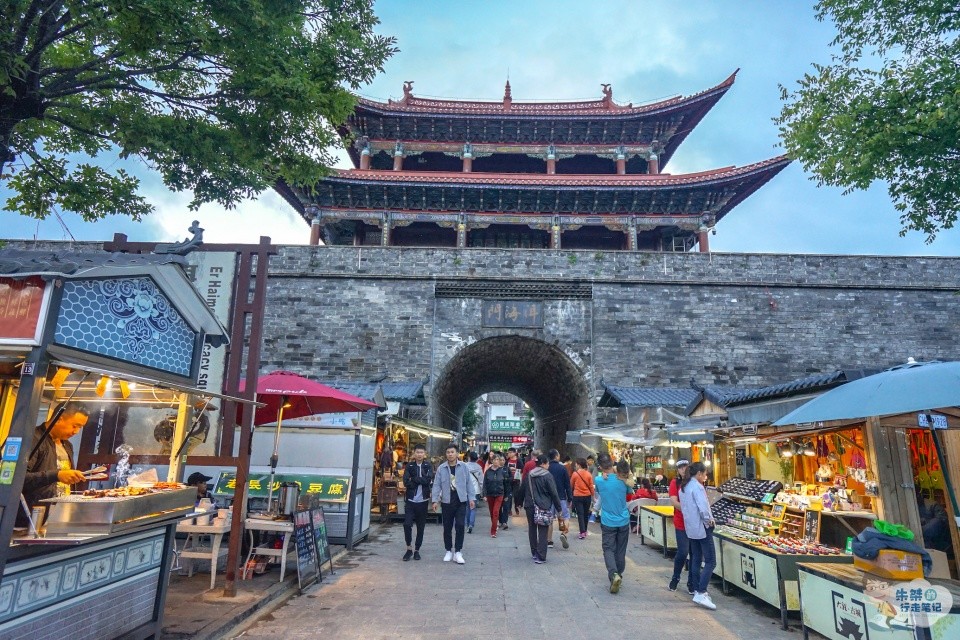 大理古城,多数游客只顾得买特产,却忽略了古城内独一无二的风景