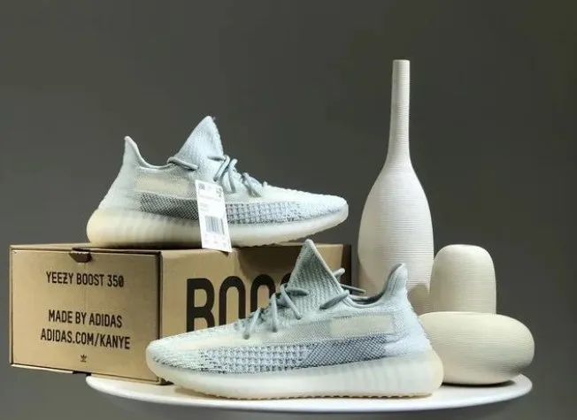 yeezy700v3毫无脚感,yeezy700v3脚感 yeezy 700哪个版本最好 yeezy700v1,v2和v3哪个脚感好