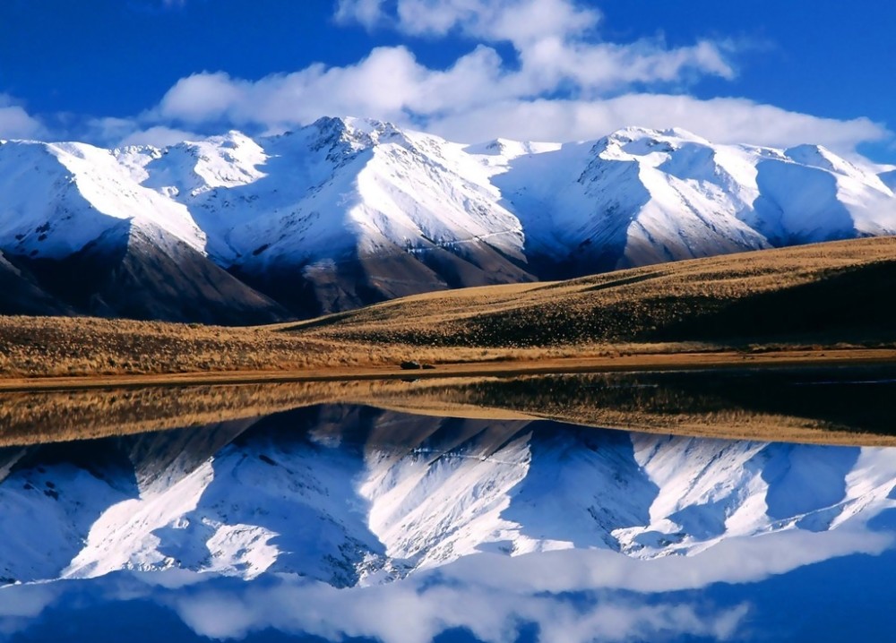 穿越屹立于西藏和青海的唐古拉山,在青藏高原上风雪无