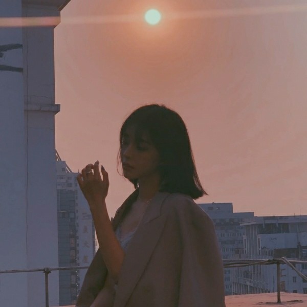 意境 黄昏落入眉梢 女生头像