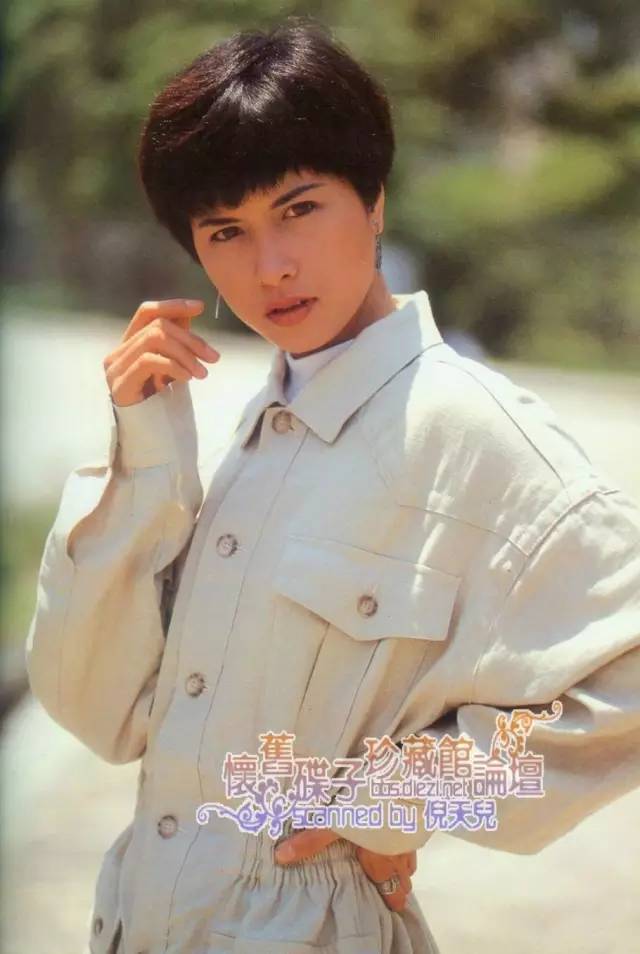 一模一样?江疏影屡屡跟杨幂撞型变街拍美少女