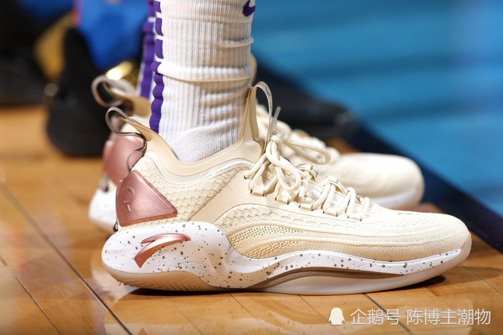 球鞋上脚回顾!隆多上脚安踏rr6,詹姆斯上脚lebron17