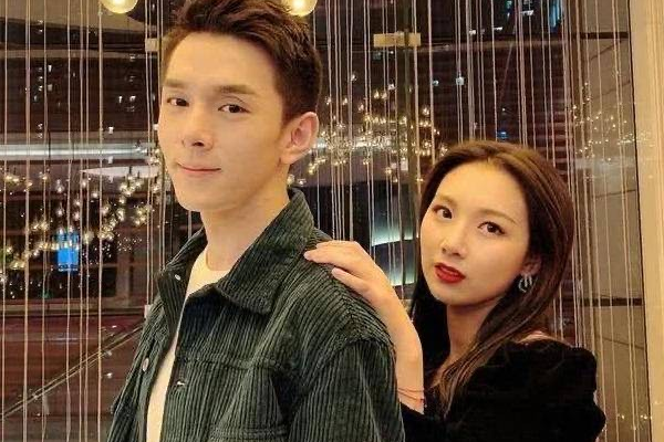 李佳琦谈抢红包再落泪,直播哭不是因为小助理,真实原因令人心酸
