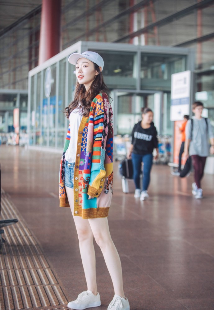 宋轶#不同于红毯的优雅,私下的宋轶更加休闲自在,少女