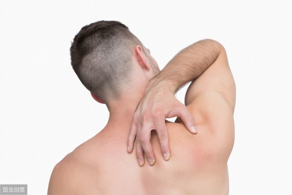(1)肩膀疼 对于上班族而言,可能大多数时候都会出现肩膀疼痛,酸痛的